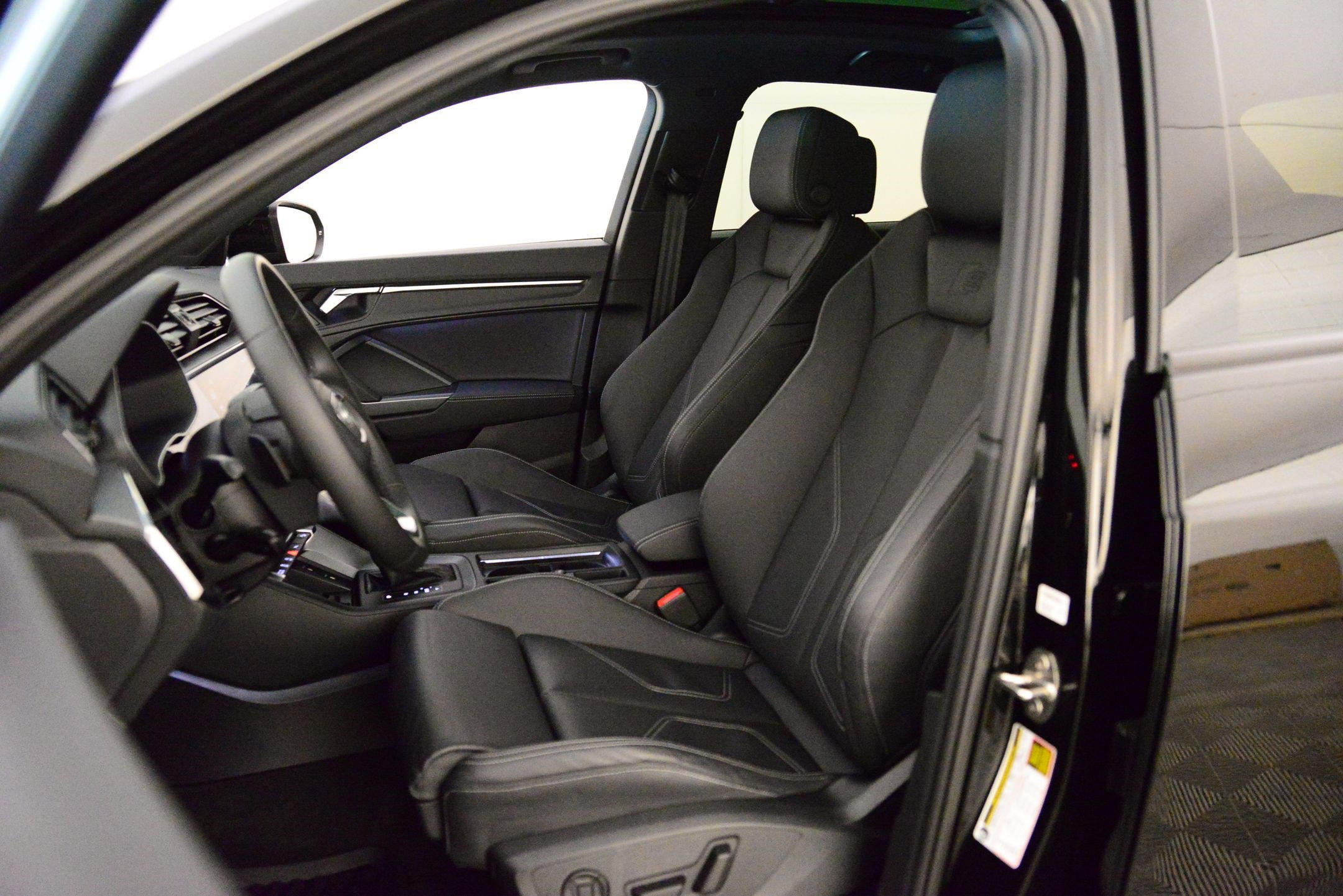 Certified 2025 Audi Q3 2.0T Premium w/ Convenience Package image 4