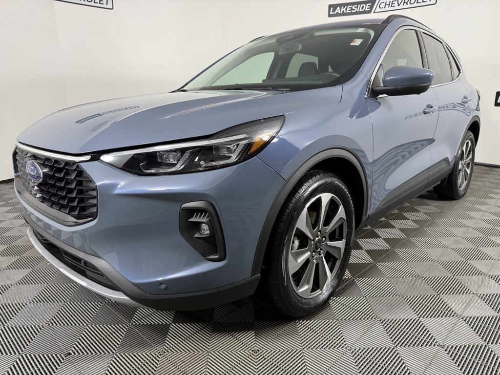 Used 2024 Ford Escape Platinum image 2