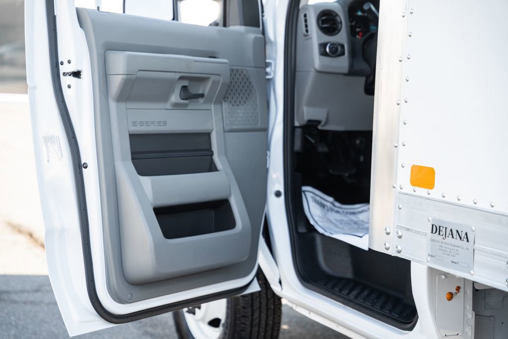 Certified 2023 Ford E-450 and Econoline 450 Super Duty w/ Power Windows & Locks Group image 32