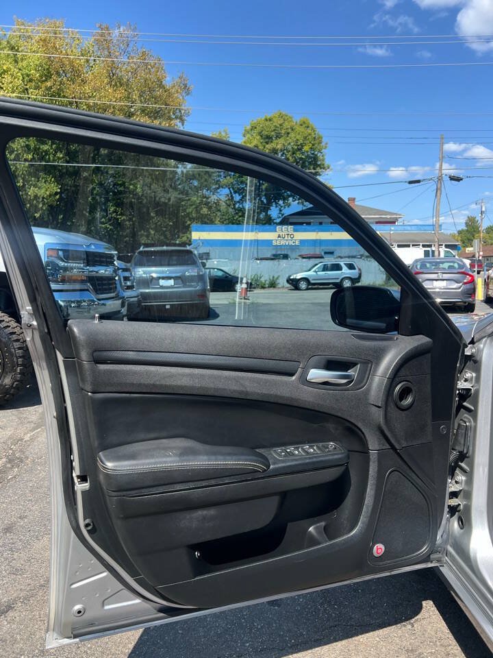 Used 2015 Chrysler 300 S RWD image 9