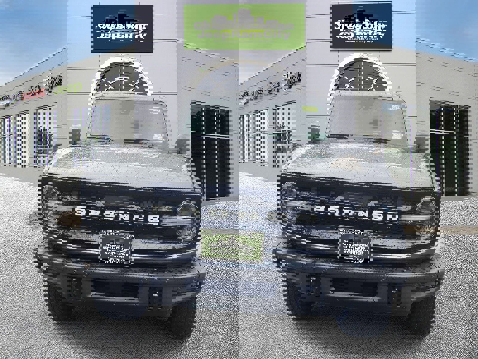 Used 2024 Ford Bronco Outer Banks image 2