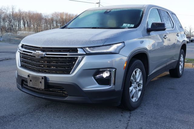 Used 2023 Chevrolet Traverse LS image 3