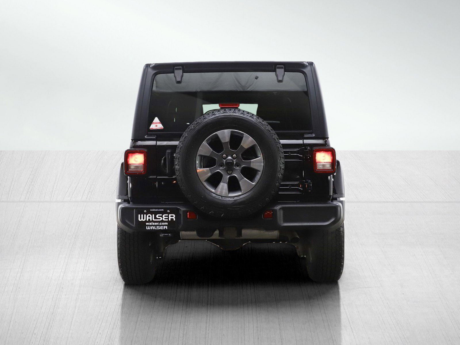 Used 2023 Jeep Wrangler Unlimited Sahara w/ Dual Top Group AWD/4WD image 4