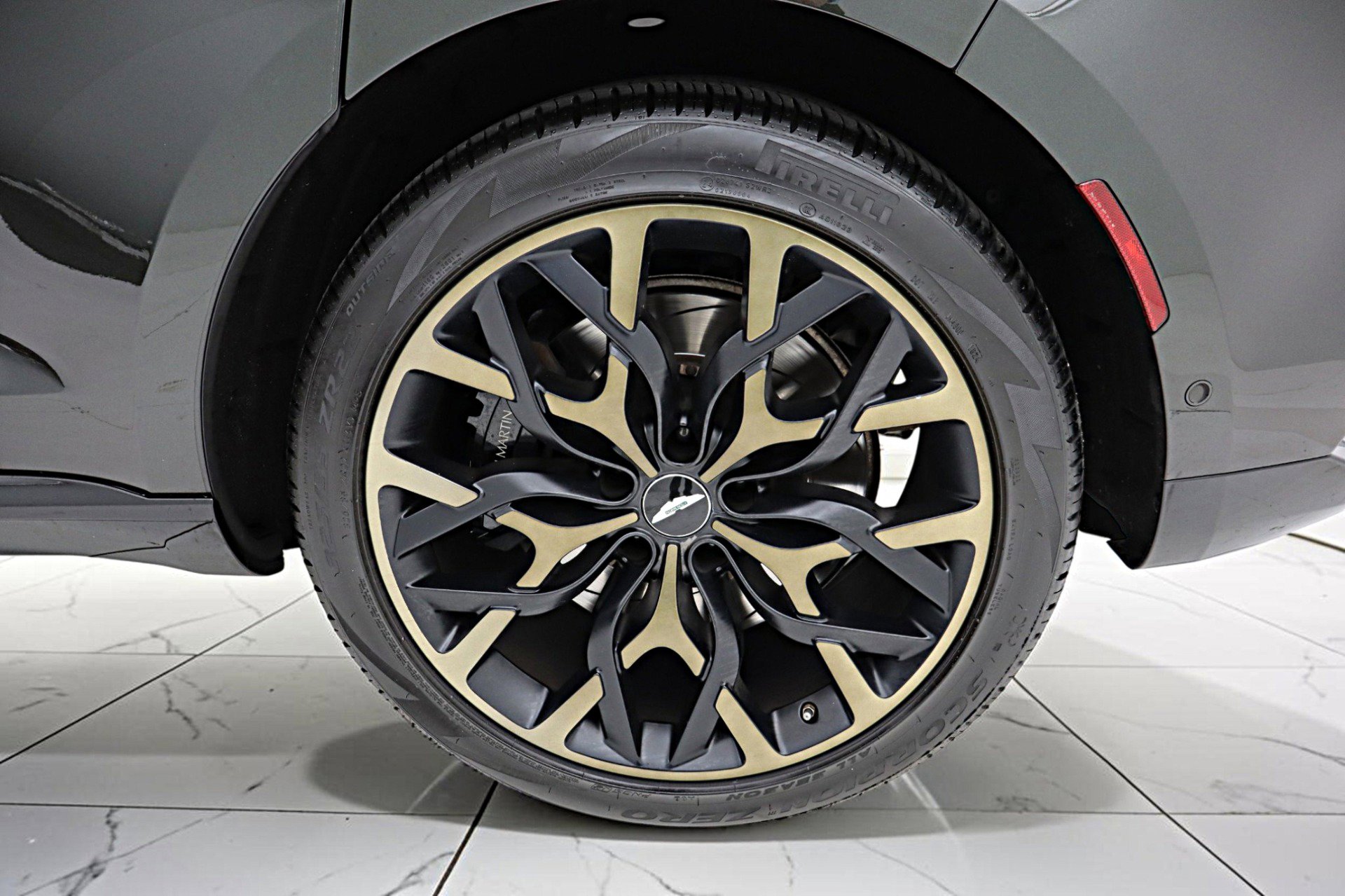 Used 2021 Aston Martin DBX AWD/4WD image 52