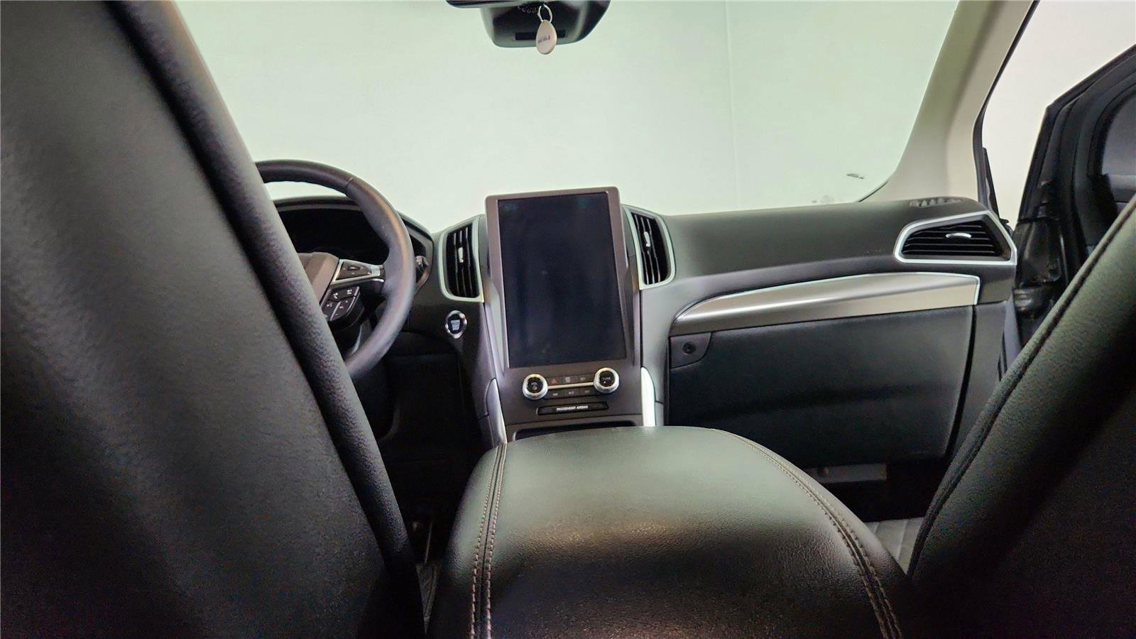 Used 2024 Ford Edge Titanium image 27