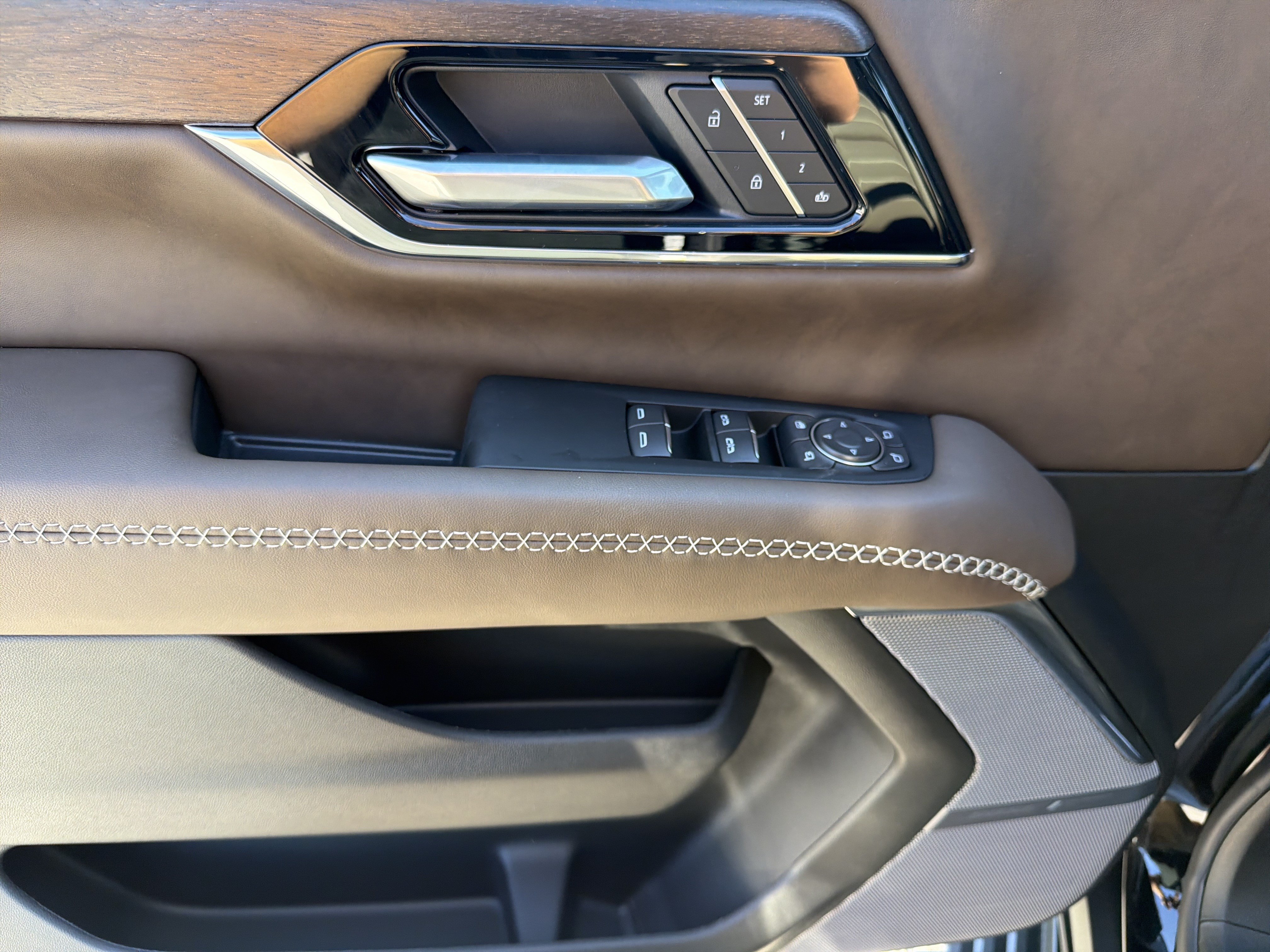New 2026 GMC Yukon Denali Ultimate w/ LPO, Floor Liner Package AWD/4WD image 11