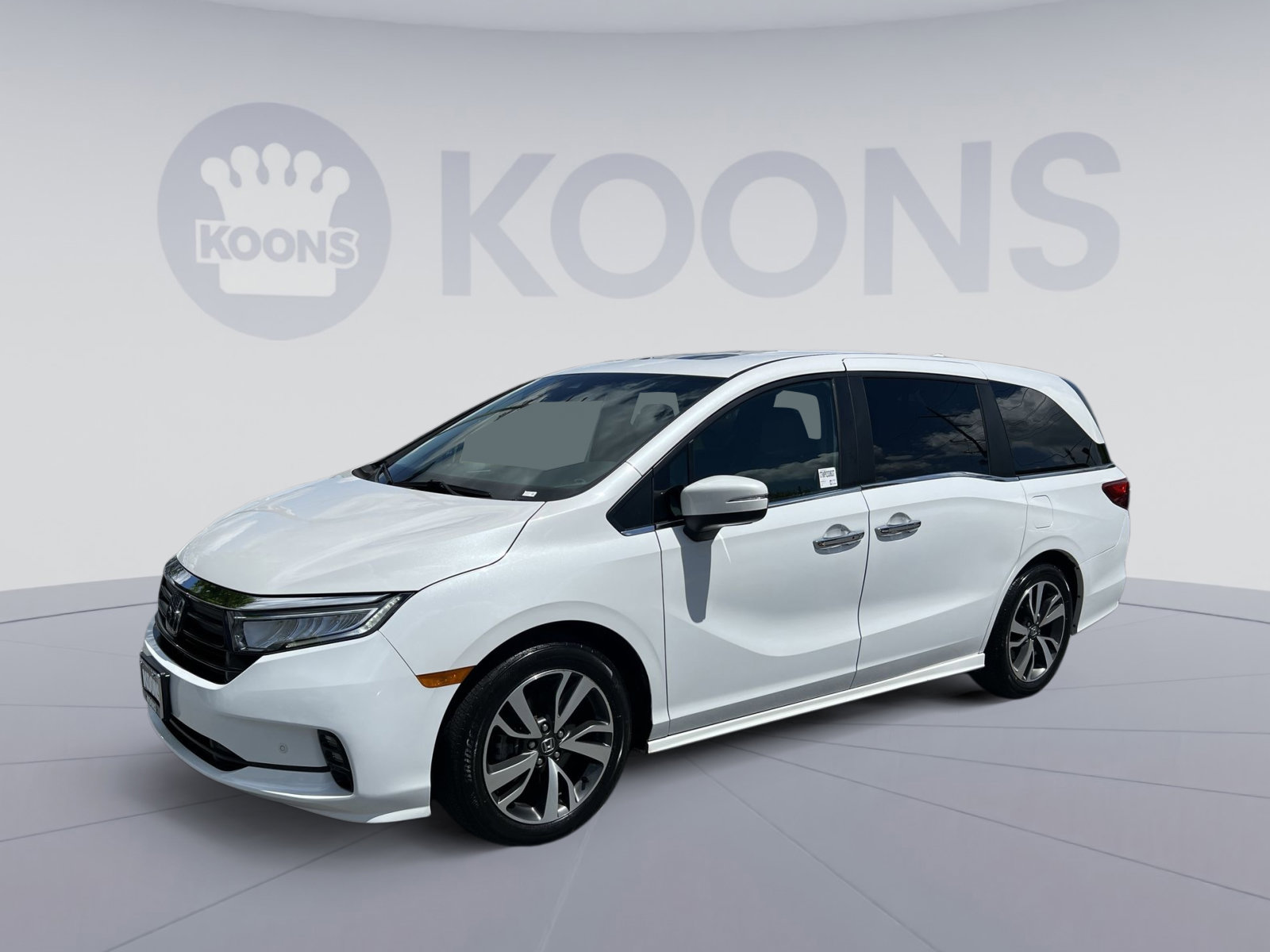 Used 2023 Honda Odyssey Touring image 1
