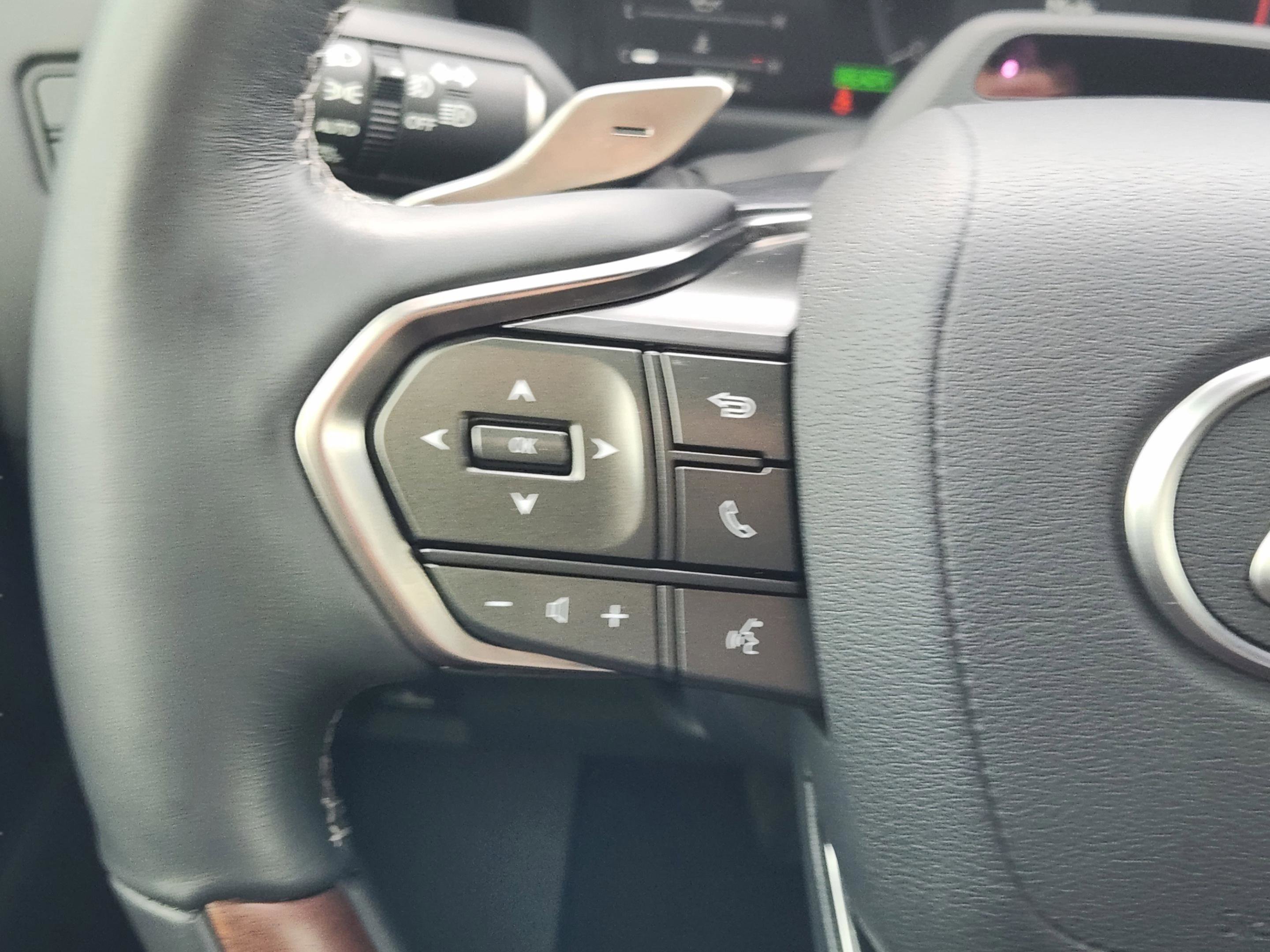 Certified 2025 Lexus LX 700h Luxury image 26