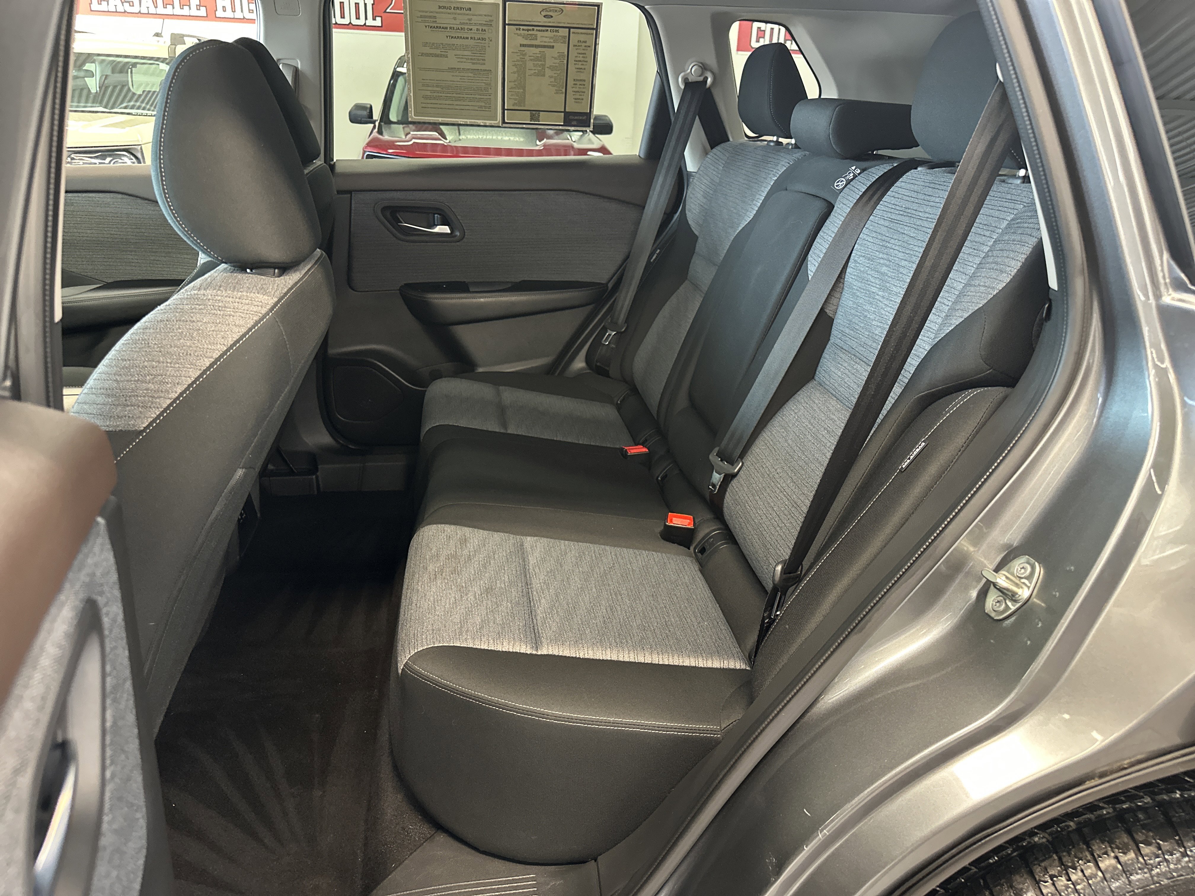 Used 2023 Nissan Rogue SV image 5