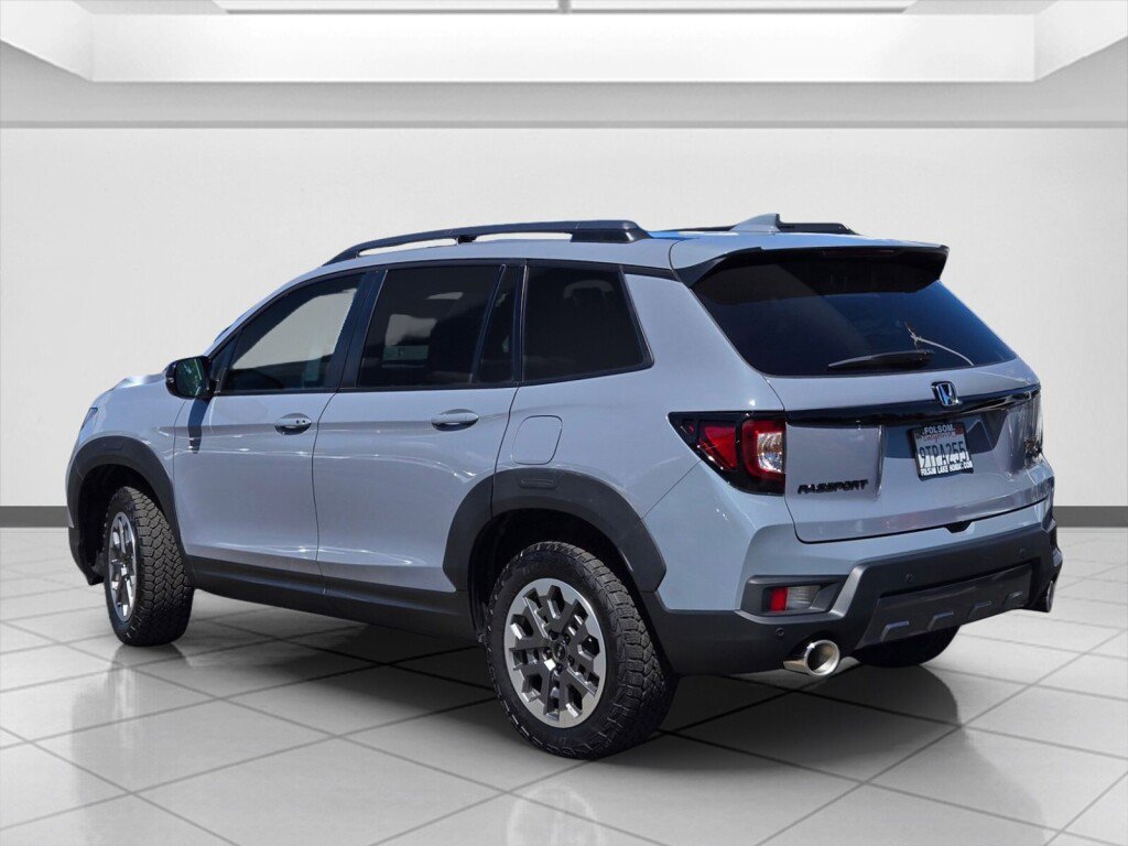 Certified 2025 Honda Passport TrailSport image 7