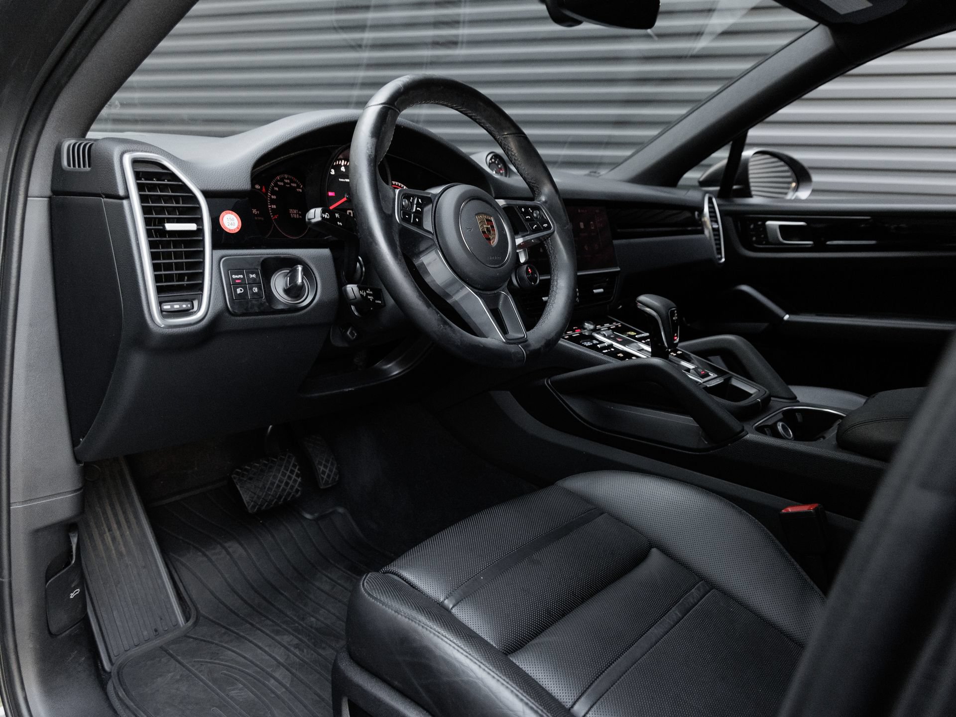 Certified 2022 Porsche Cayenne Coupe AWD/4WD image 4