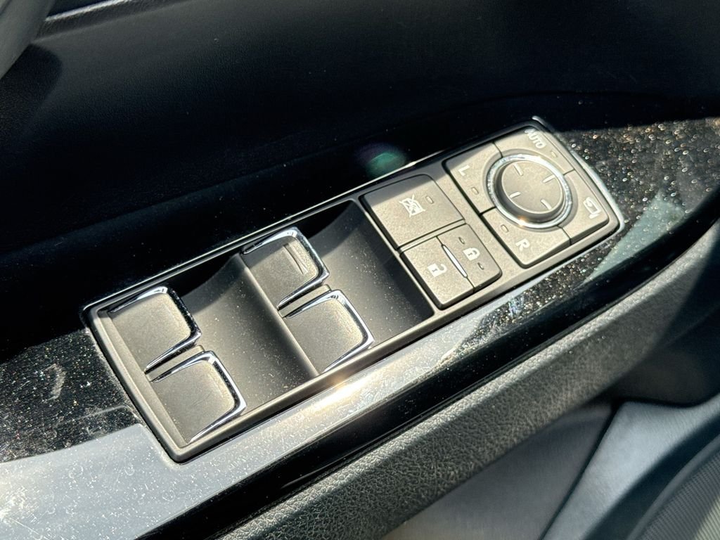 Used 2021 Lexus LX 570 4WD w/ Luxury Package image 14