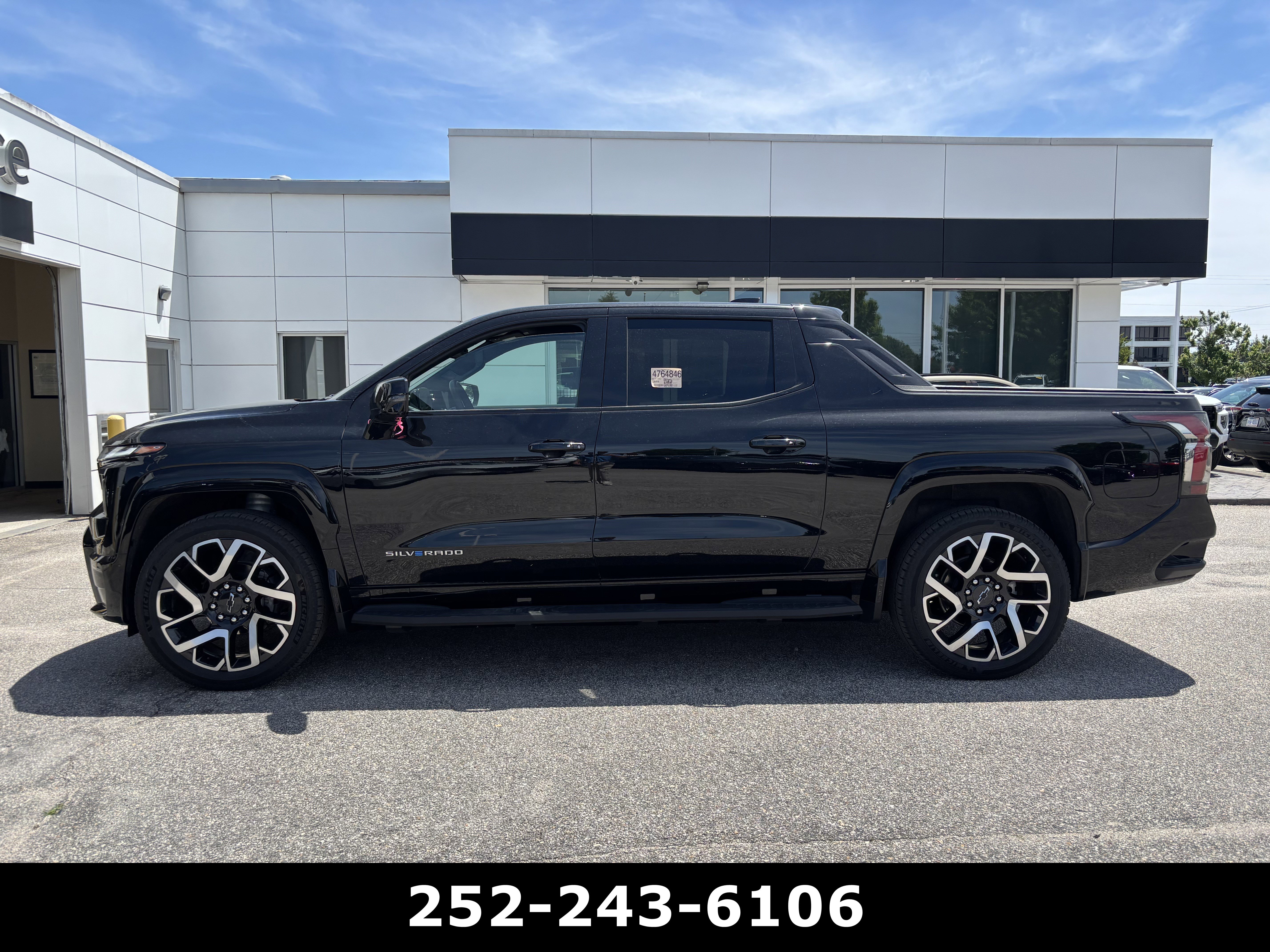 Used 2025 Chevrolet Silverado EV RST AWD/4WD image 5