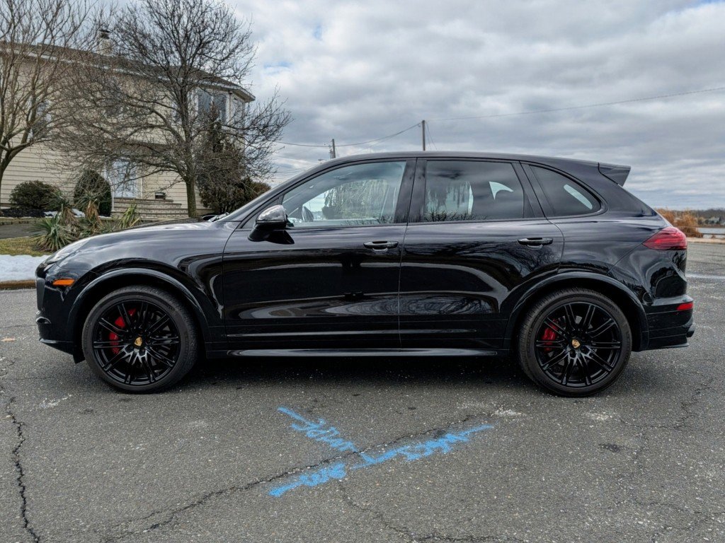 Used 2016 Porsche Cayenne GTS image 9