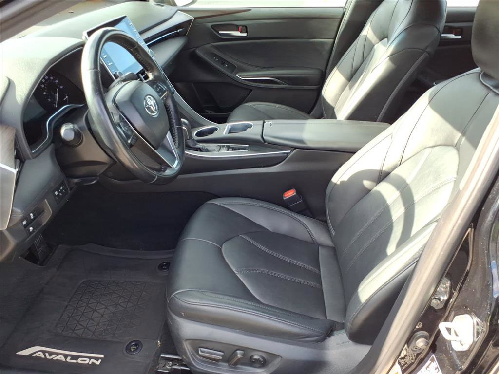 Used 2019 Toyota Avalon XLE w/ Moonroof Package FWD image 5