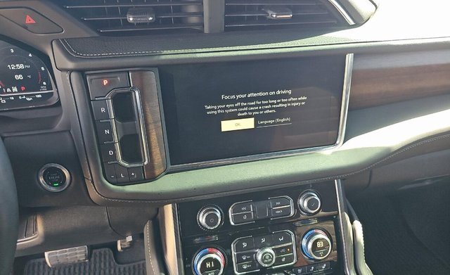 Used 2024 GMC Yukon XL Denali Ultimate image 9