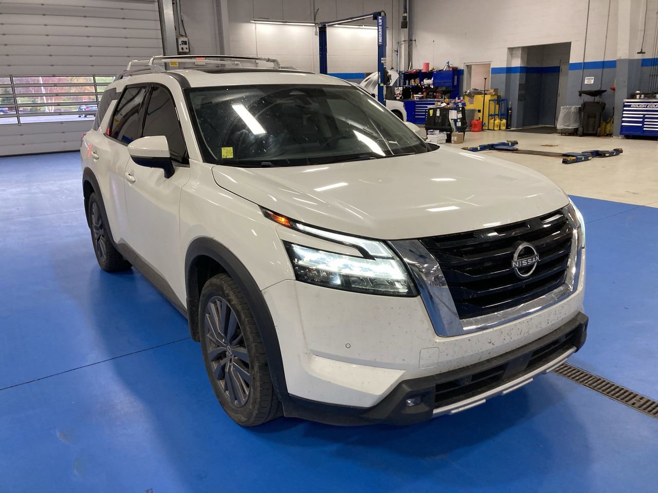 Used 2022 Nissan Pathfinder SL w/ SL Premium Package AWD/4WD image 1