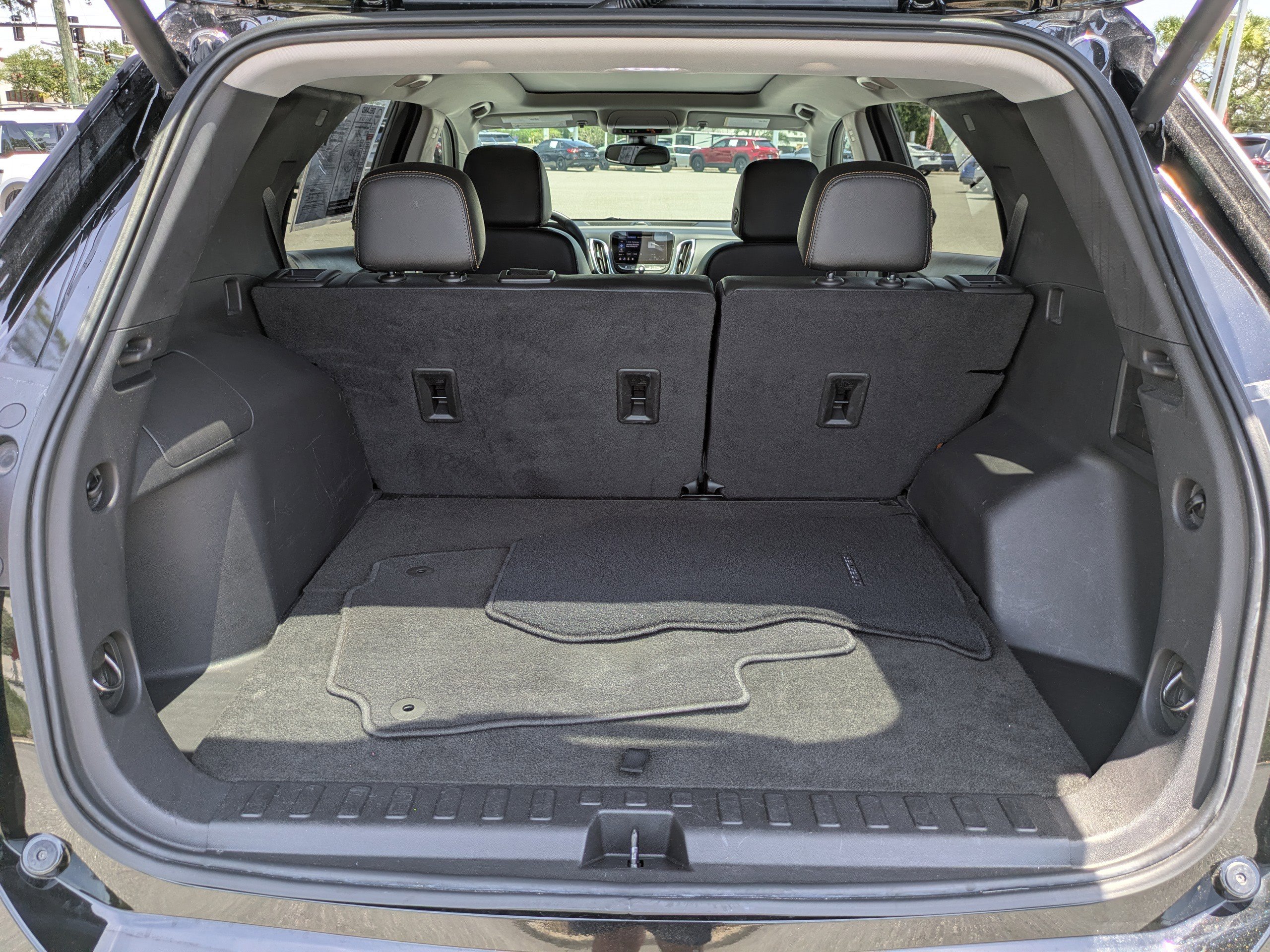 Used 2023 Chevrolet Equinox Premier FWD image 13