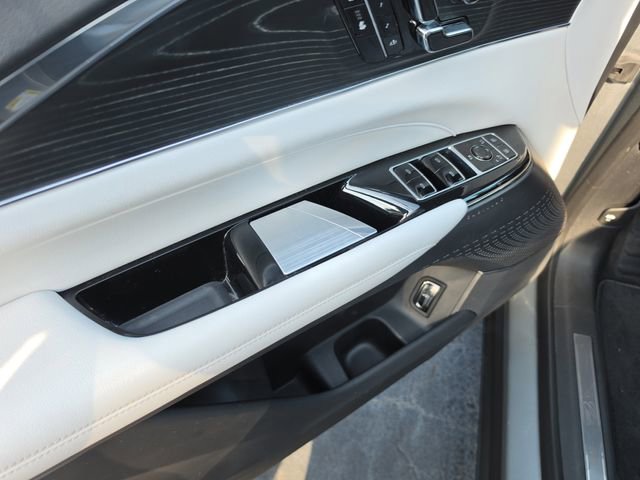 Used 2024 Cadillac Lyriq Sport image 14