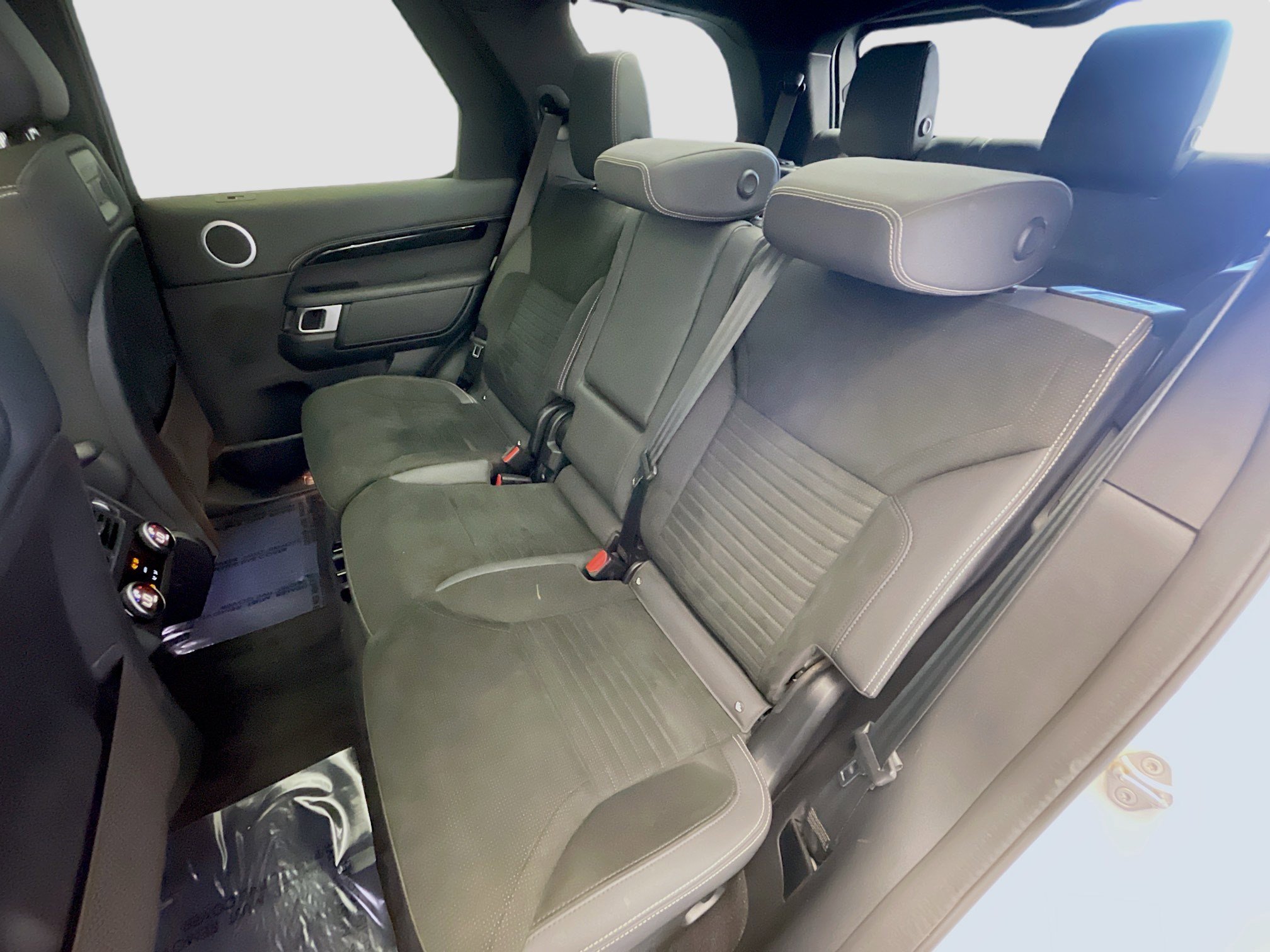 Used 2023 Land Rover Discovery S R-Dynamic image 16