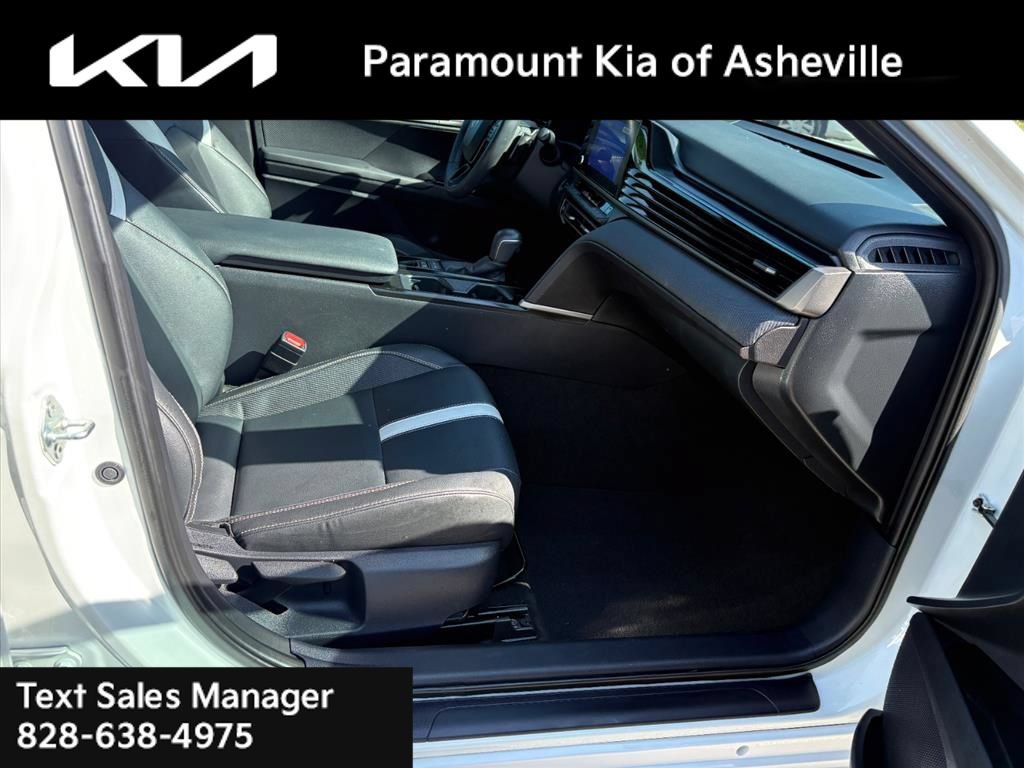 Used 2025 Toyota Camry SE w/ Convenience Package FWD image 19