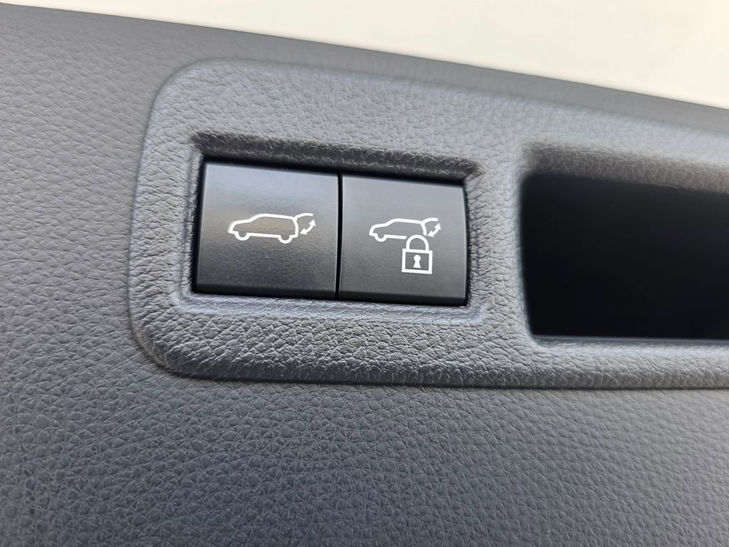 Used 2024 Toyota Venza Limited AWD/4WD image 13