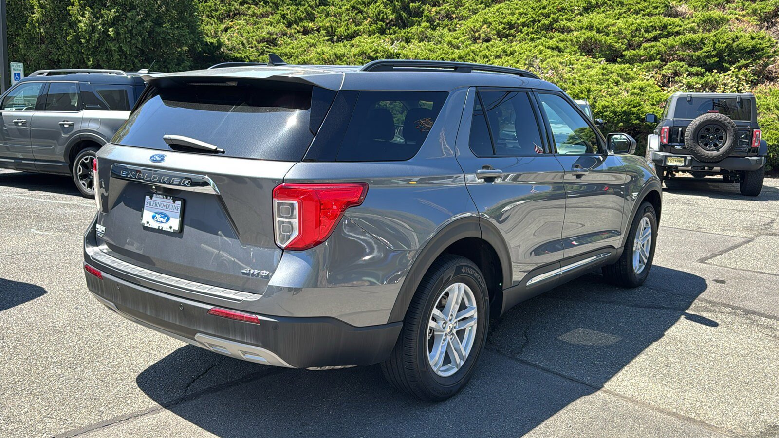 Certified 2022 Ford Explorer XLT w/ Equipment Group 202A AWD/4WD image 8