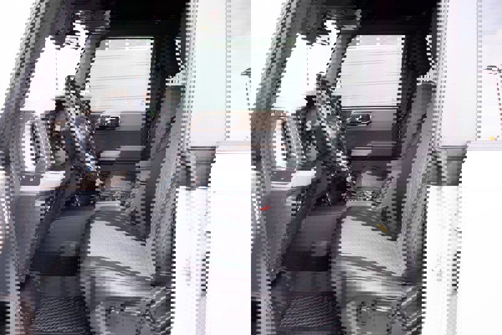 Used 2023 Ford Bronco Wildtrak image 14