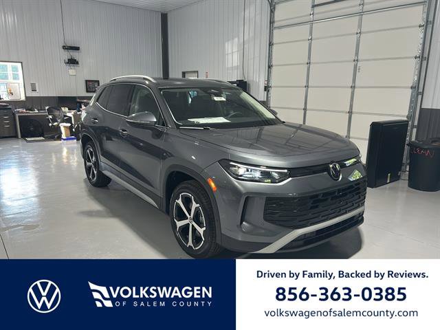Certified 2025 Volkswagen Tiguan SE w/ Panoramic Sunroof Package AWD/4WD image 1
