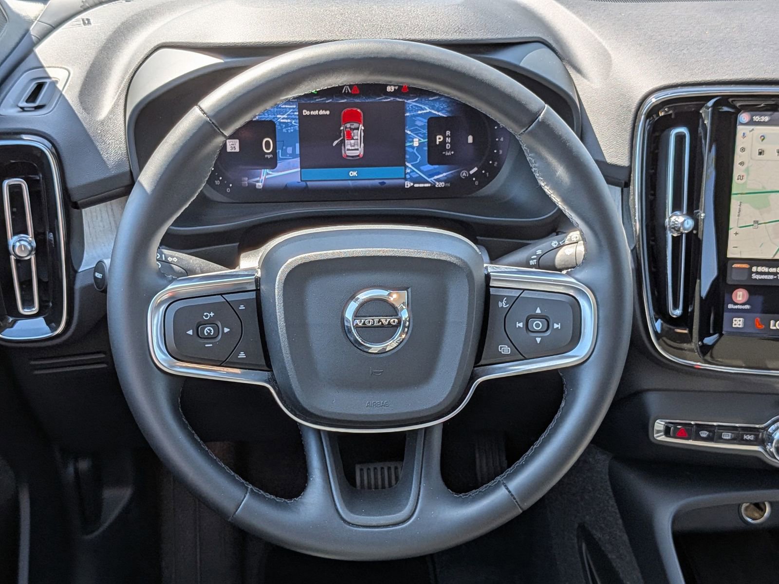 Used 2025 Volvo XC40 B5 Plus AWD/4WD image 31