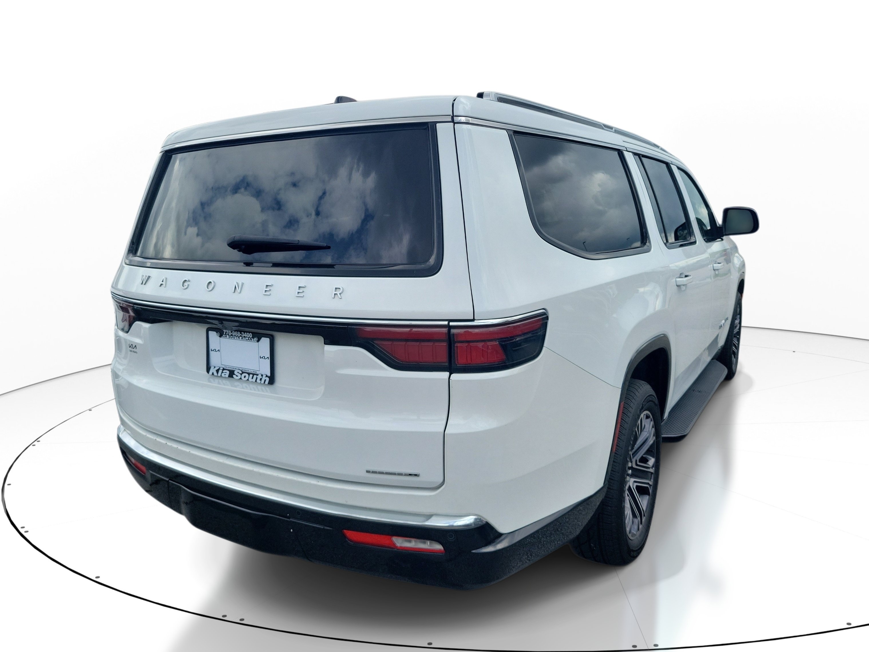 Used 2024 Jeep Wagoneer L Series II RWD image 6