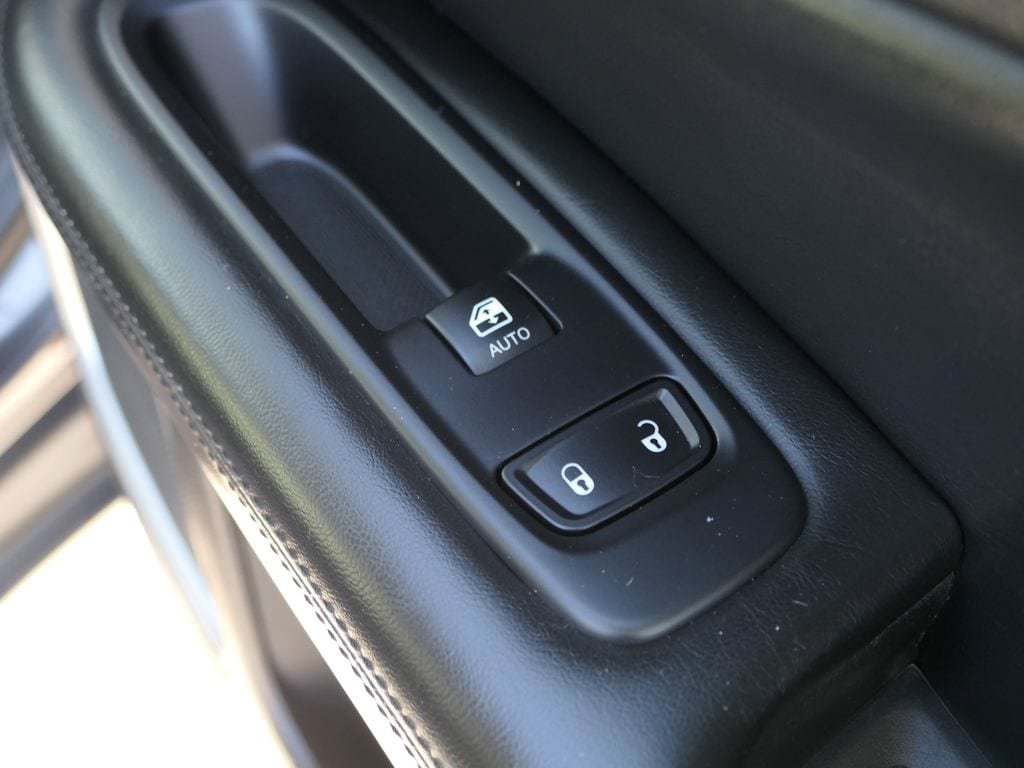 Used 2019 Jeep Compass Latitude FWD image 28