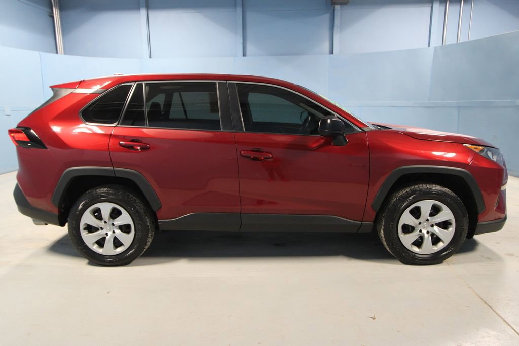 Used 2022 Toyota RAV4 LE image 27