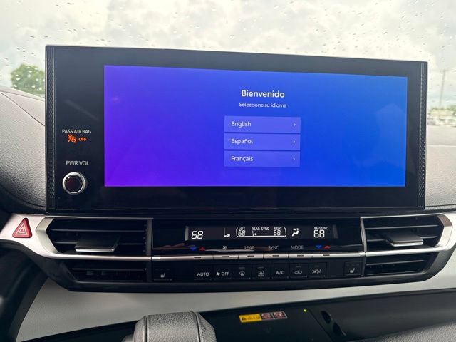 Used 2025 Toyota Sienna XLE FWD image 30