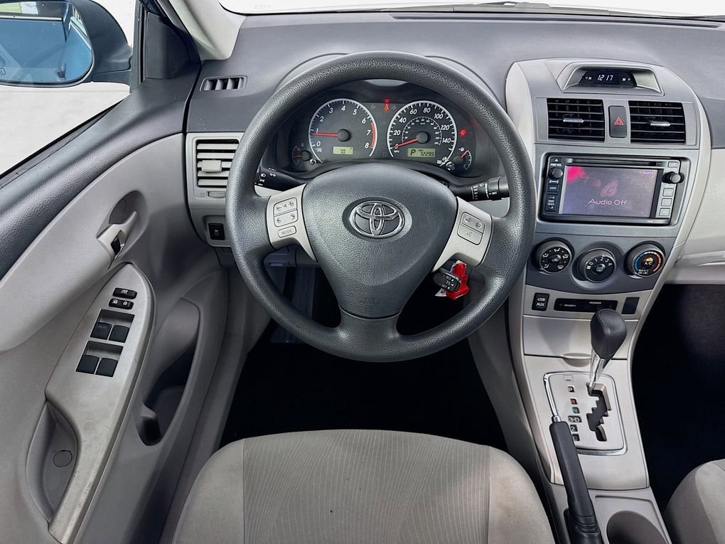 Used 2013 Toyota Corolla LE image 28