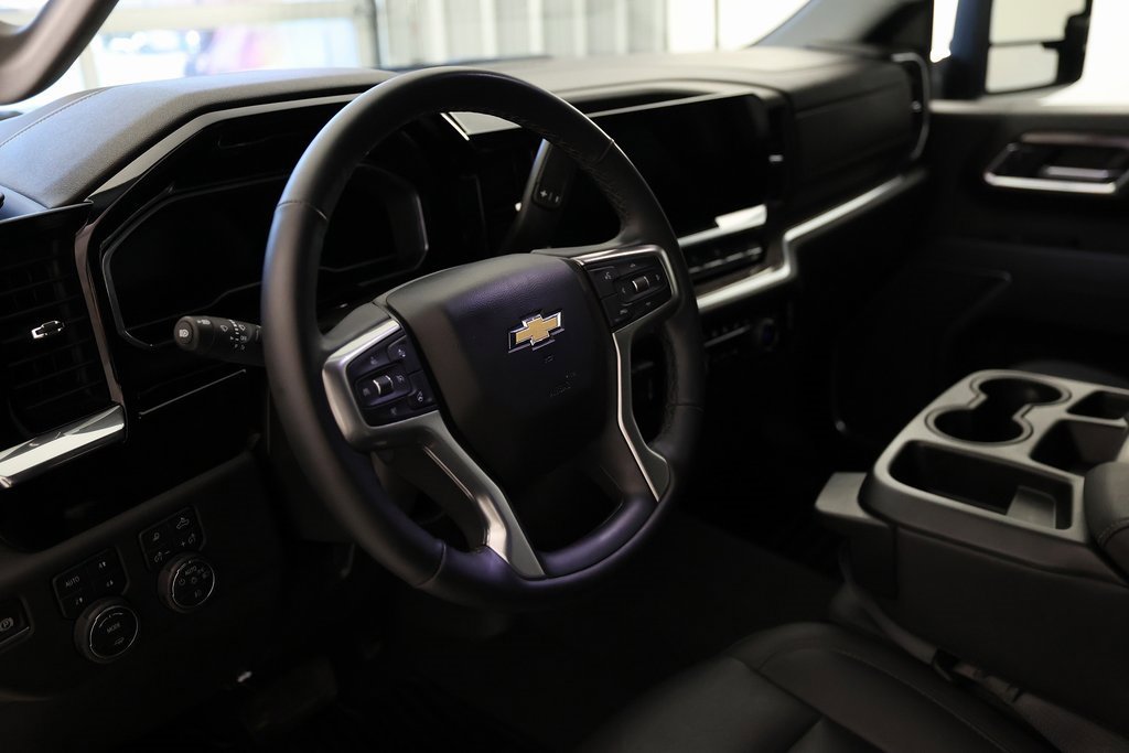 Used 2025 Chevrolet Silverado 3500 LTZ image 17