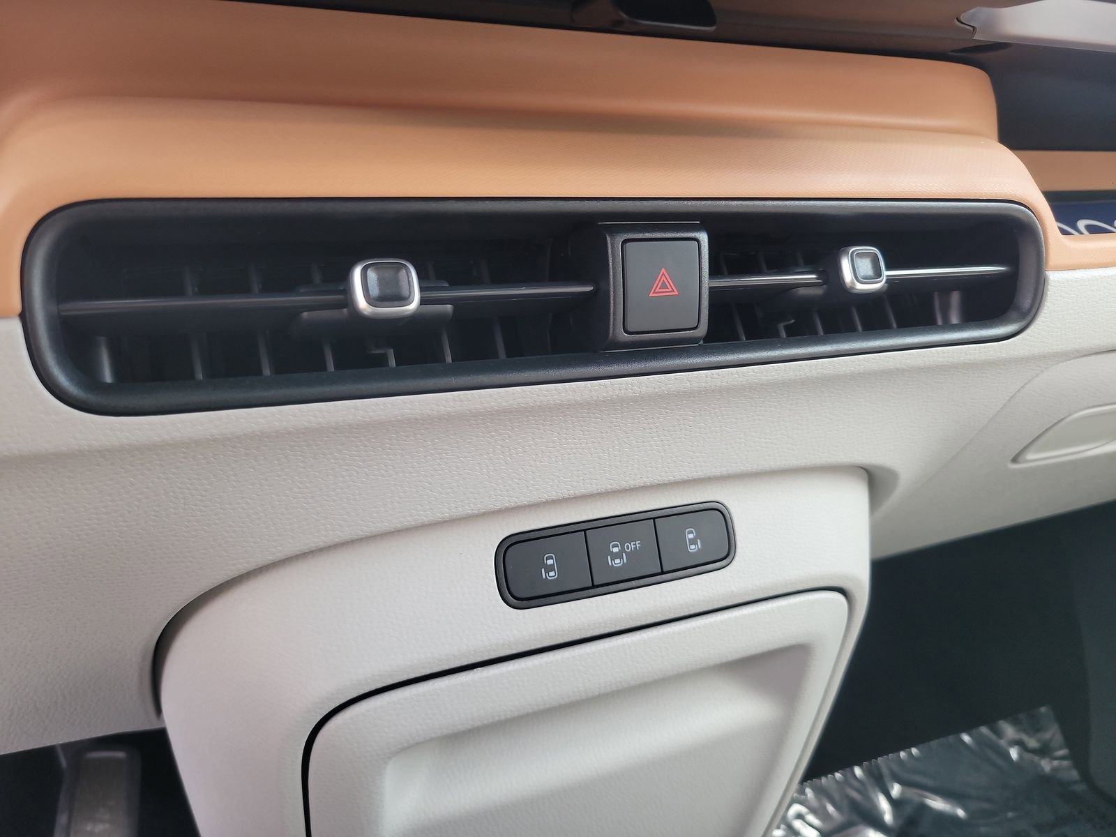 Certified 2025 Volkswagen ID. Buzz 1st Edition image 24