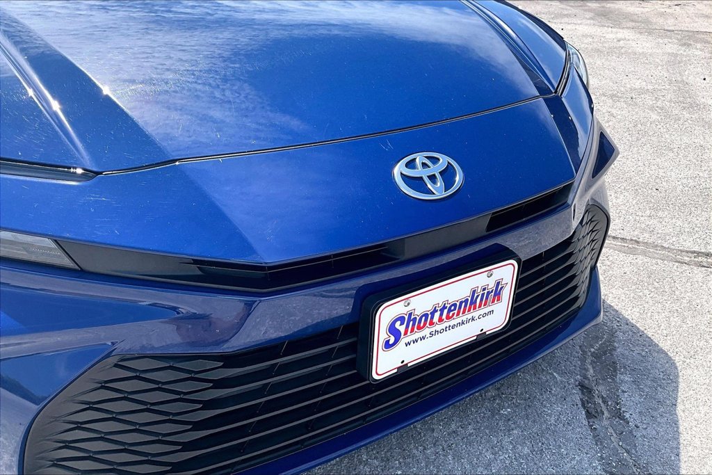 Used 2025 Toyota Camry LE FWD image 32