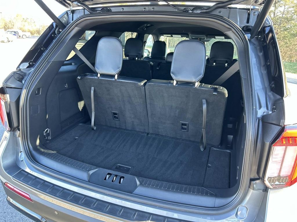 Used 2025 Ford Explorer ST-Line w/ ST-Line Street Pack image 13