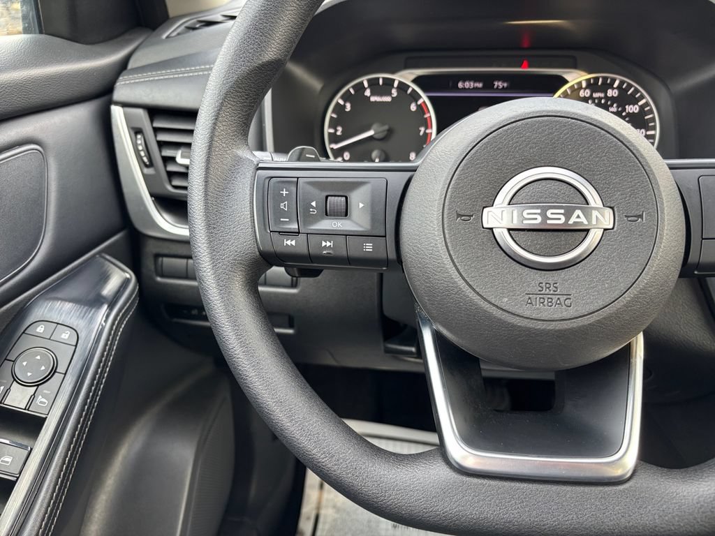 Used 2024 Nissan Rogue SV FWD image 21