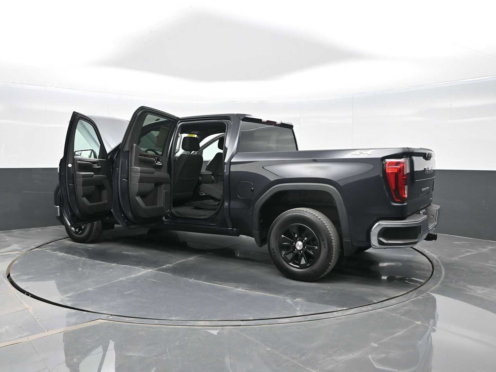 Used 2024 GMC Sierra 1500 SLE AWD/4WD image 40