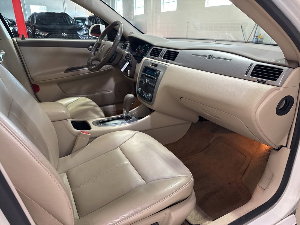 Used 2008 Chevrolet Impala LTZ FWD image 37