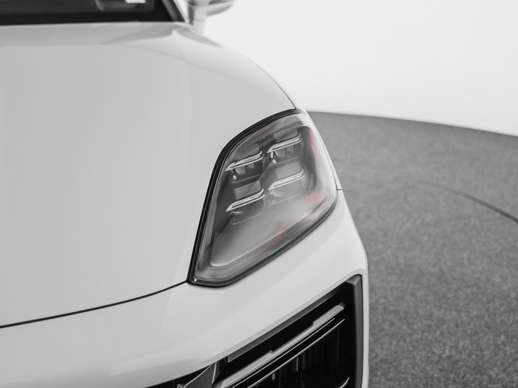Used 2024 Porsche Cayenne Turbo AWD/4WD image 48