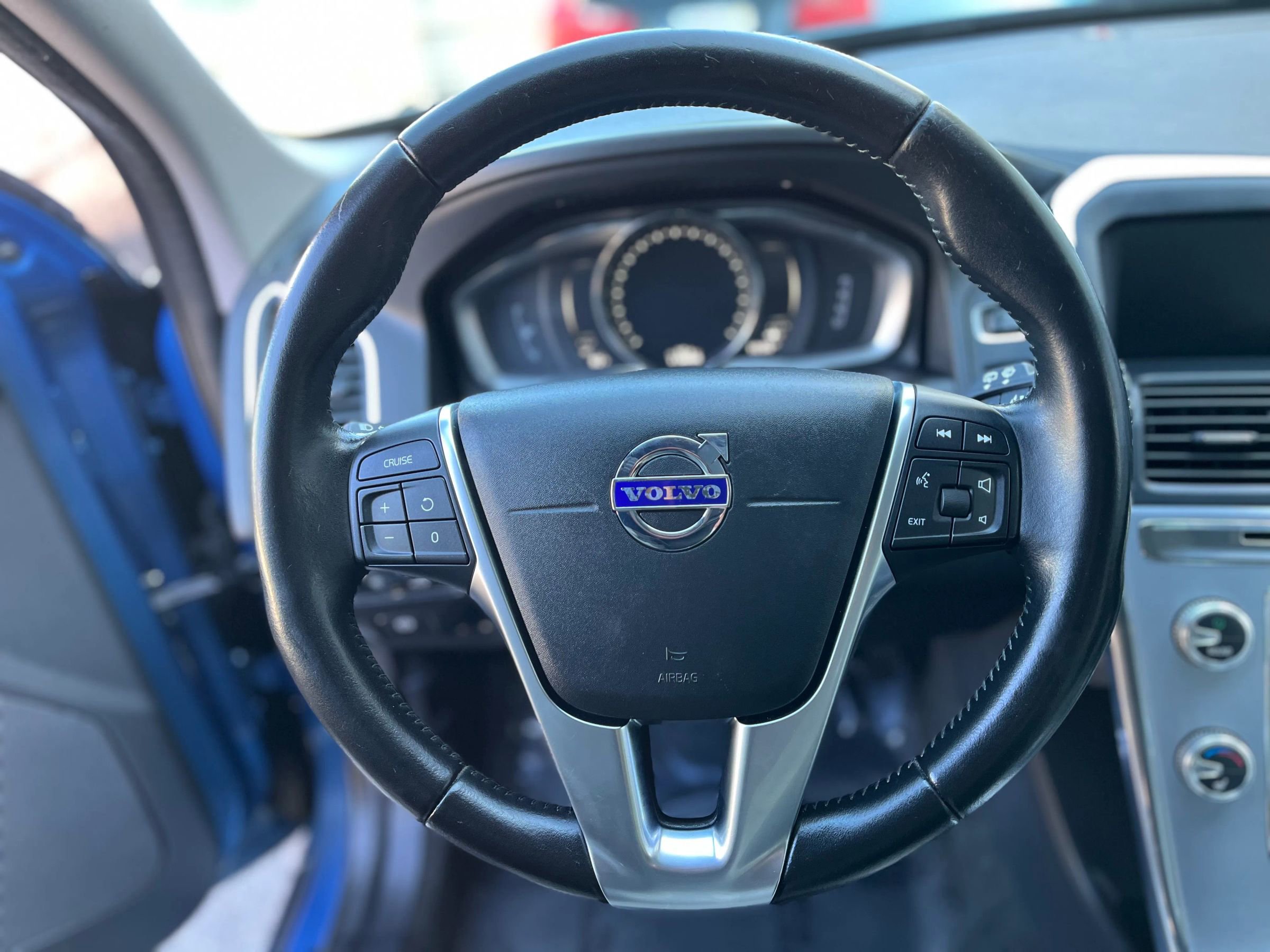 Used 2017 Volvo XC60 T5 Dynamic w/ Preferred Option Package FWD image 18