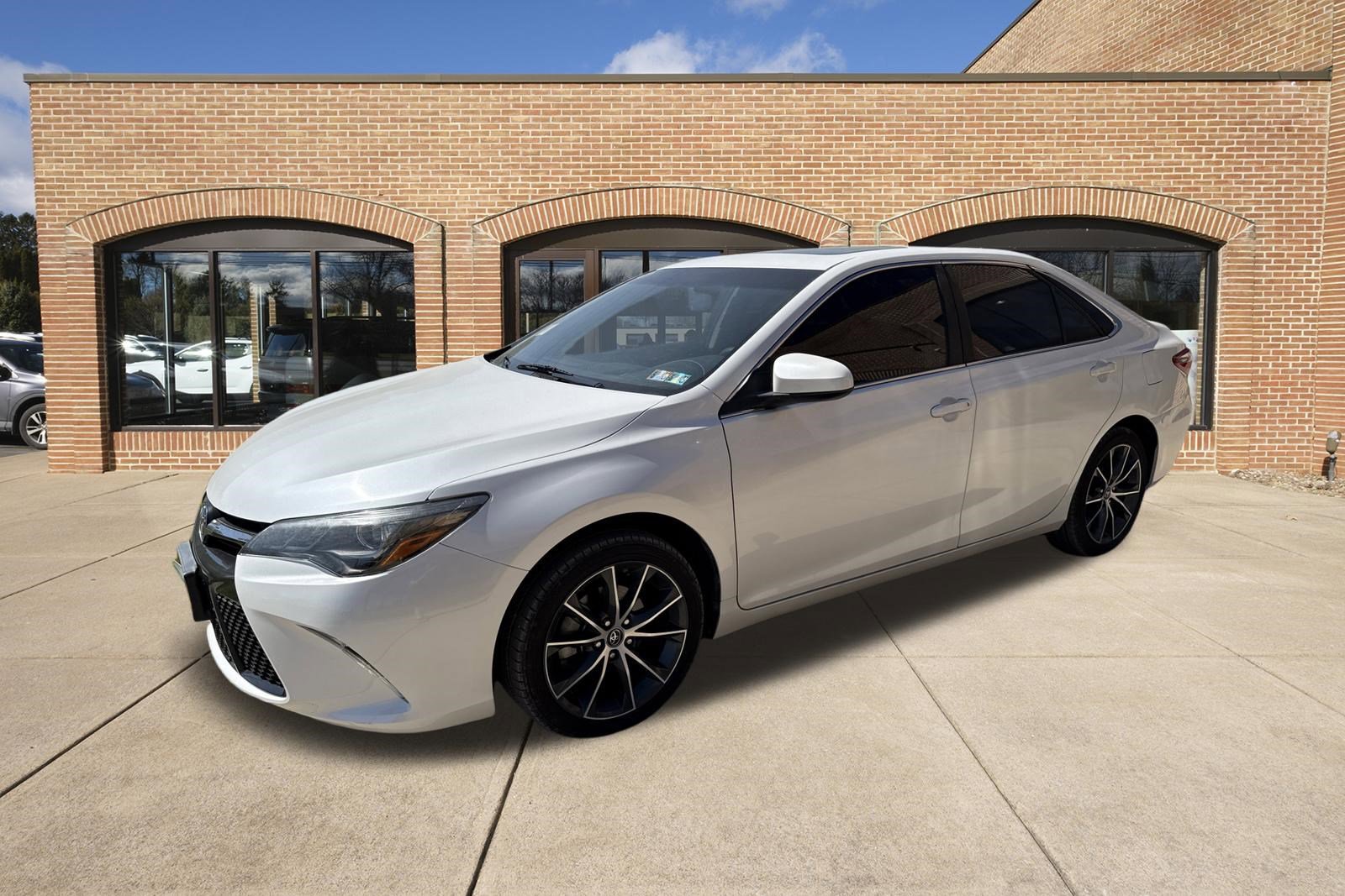 Used 2016 Toyota Camry XSE FWD image 7