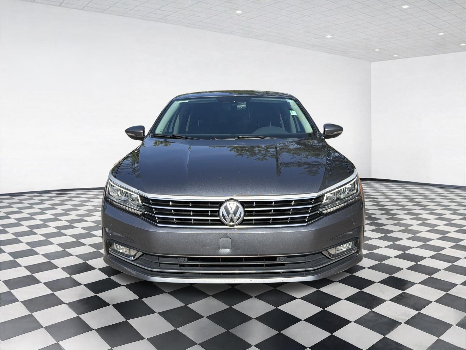 Used 2017 Volkswagen Passat 1.8T SE FWD image 2
