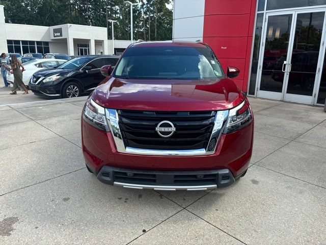 Used 2024 Nissan Pathfinder SL FWD image 2