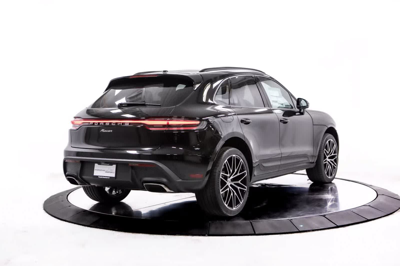 Used 2026 Porsche Macan AWD/4WD image 7