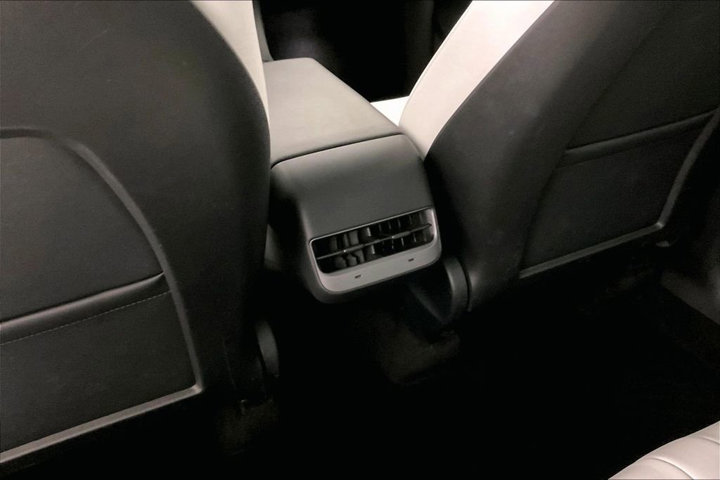 Used 2022 Tesla Model Y Long Range image 10
