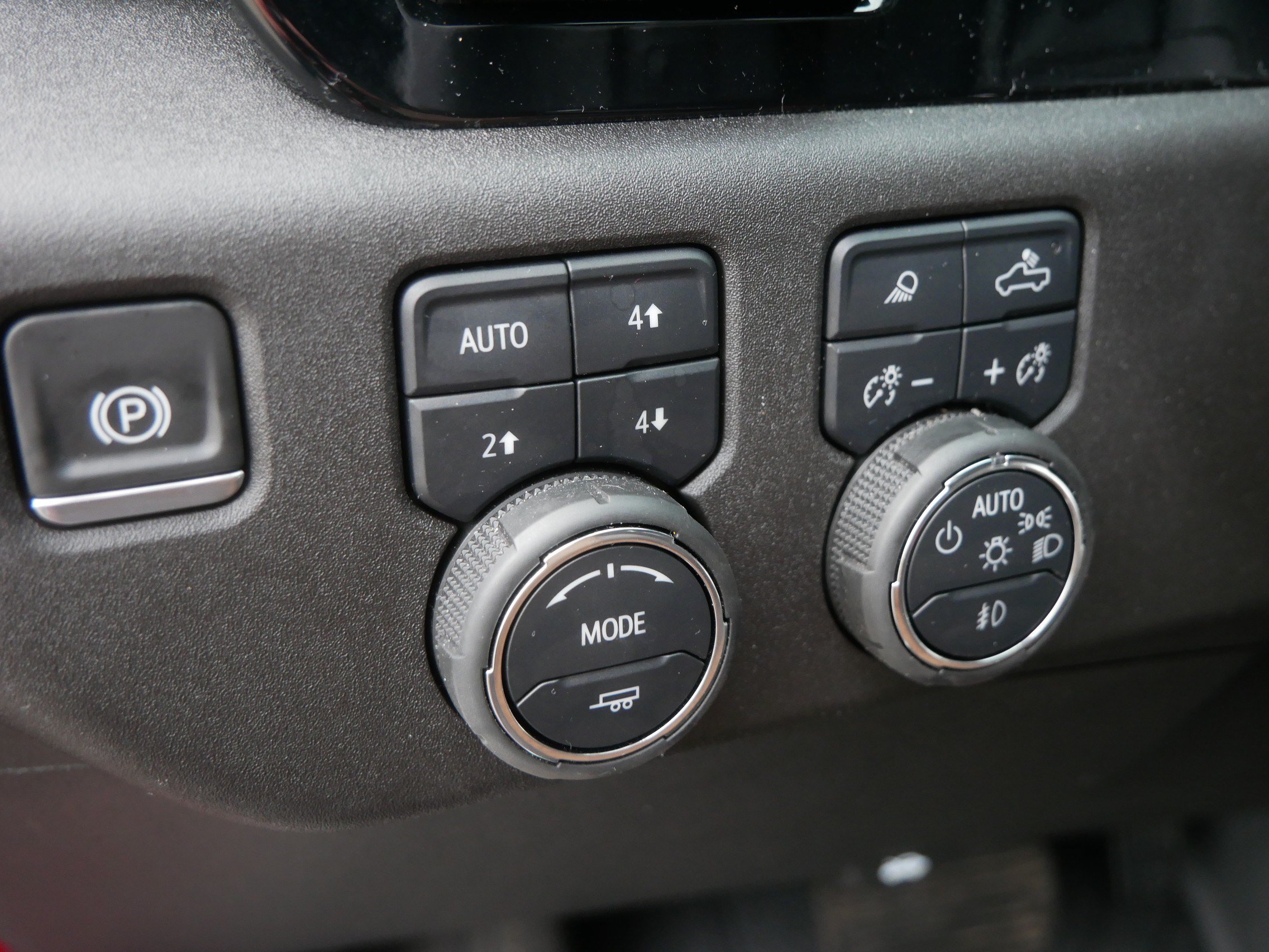 Certified 2025 Chevrolet Silverado 1500 High Country AWD/4WD image 28